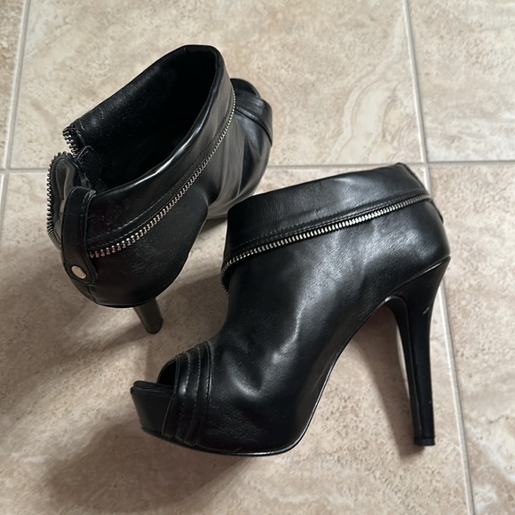 Motorcycle booties with zipper, 3.5” heels, peep toe - Picture 2 of 6